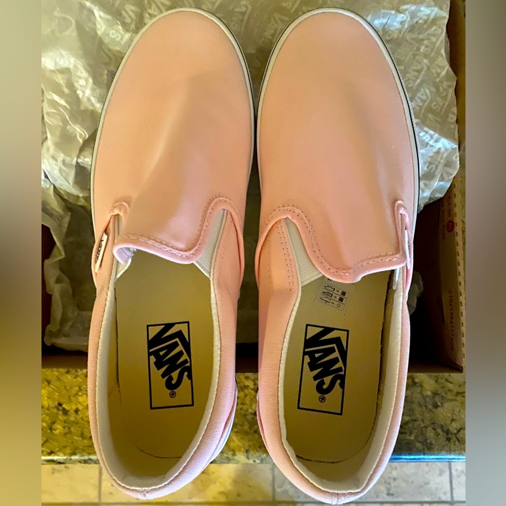 VANS - Brand NEW 🪅🪅🪅 in Box